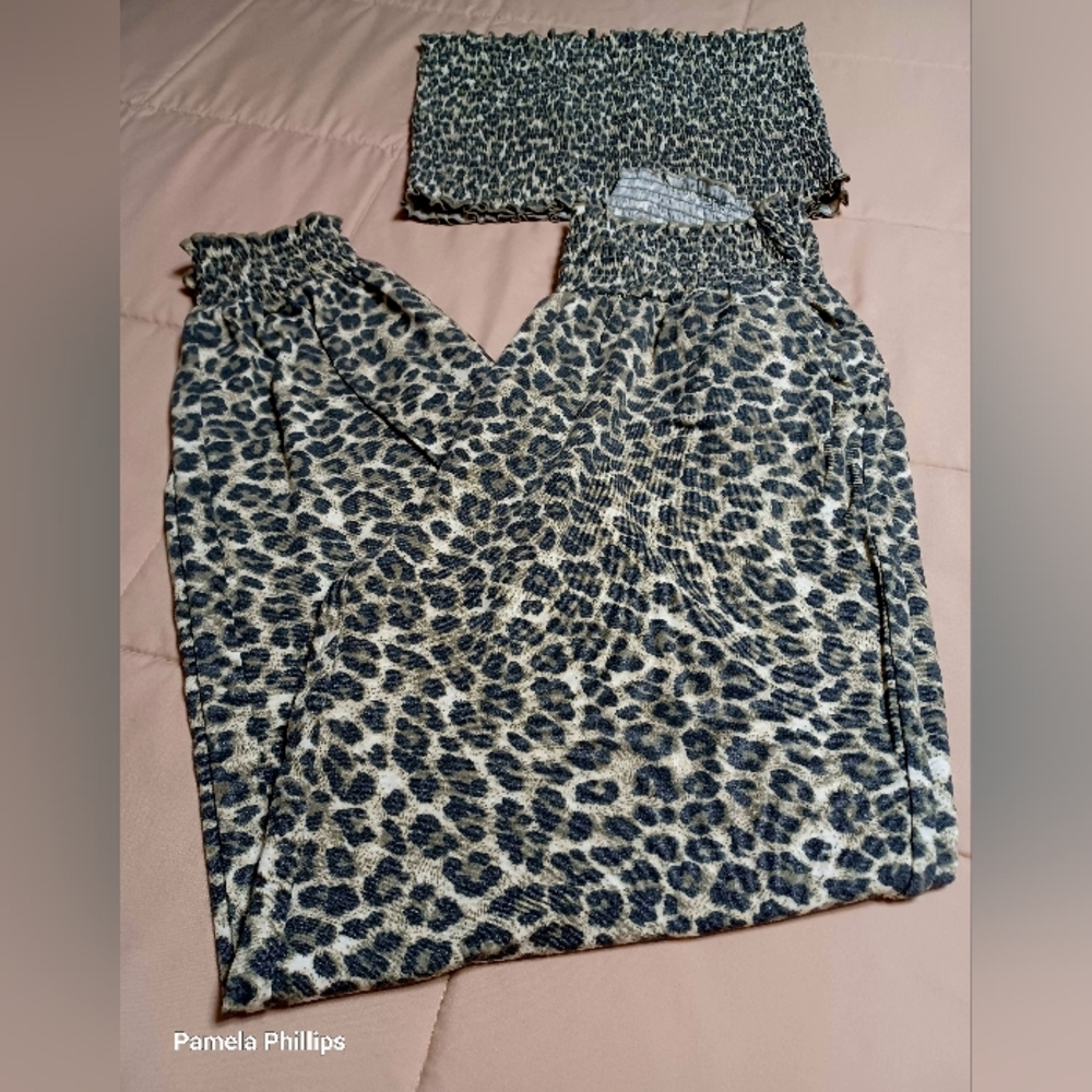 Zenana Outfitters 2 Piece Leopard Print Top - Beige and Black And Pants